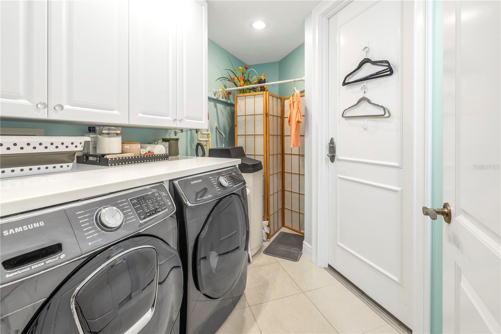 Image 43 of 79 For 400 Beach Drive Ne 2203