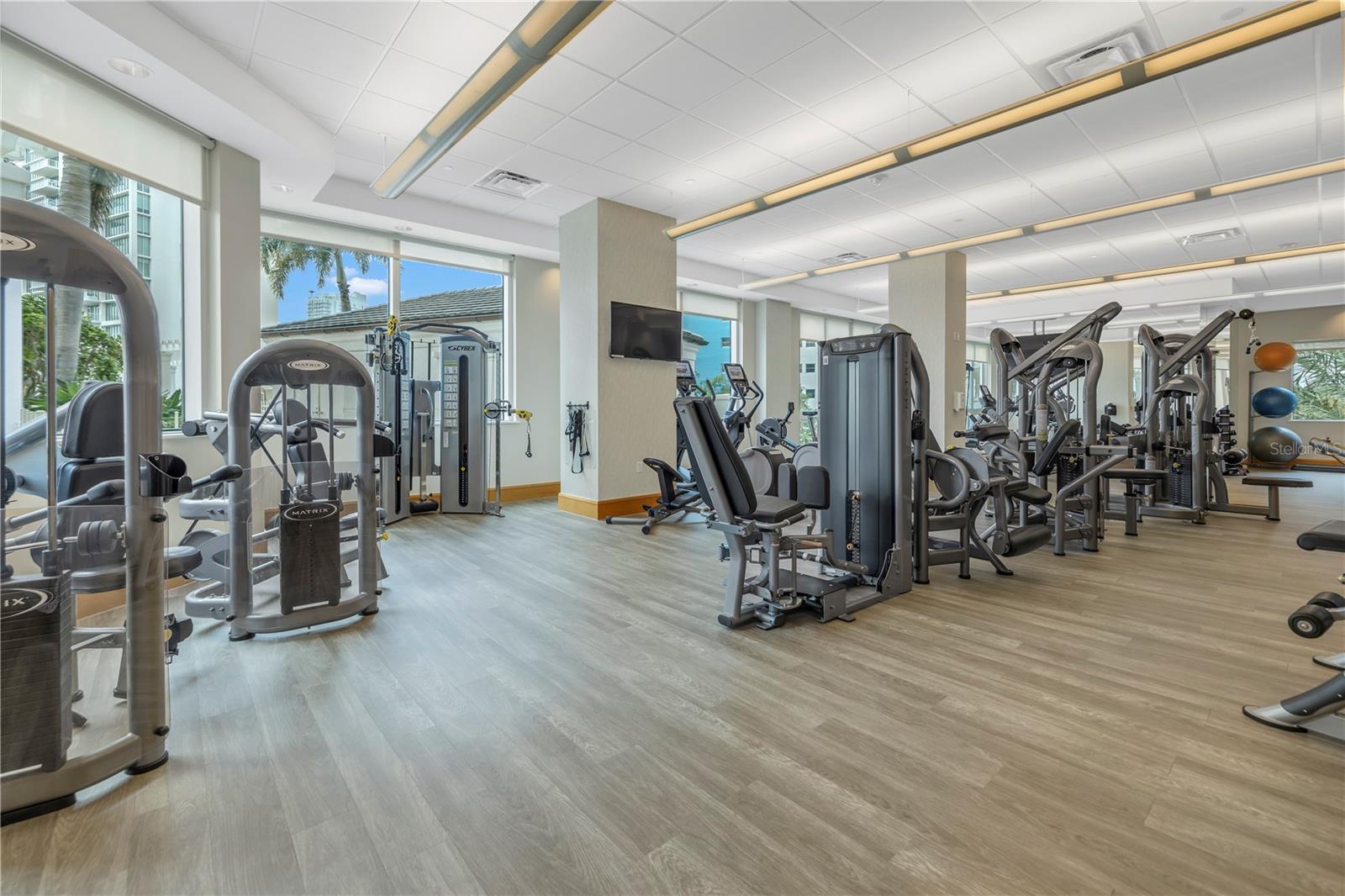 Image 50 of 79 For 400 Beach Drive Ne 2203