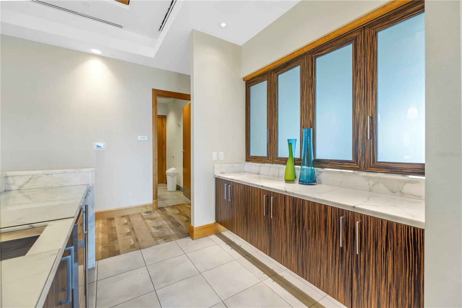 Image 56 of 79 For 400 Beach Drive Ne 2203