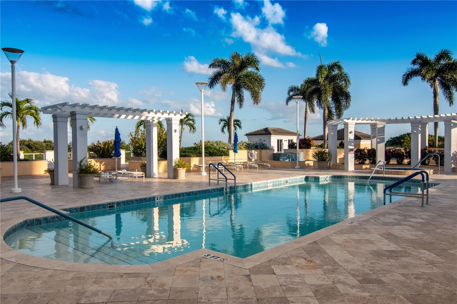 Image 63 of 79 For 400 Beach Drive Ne 2203