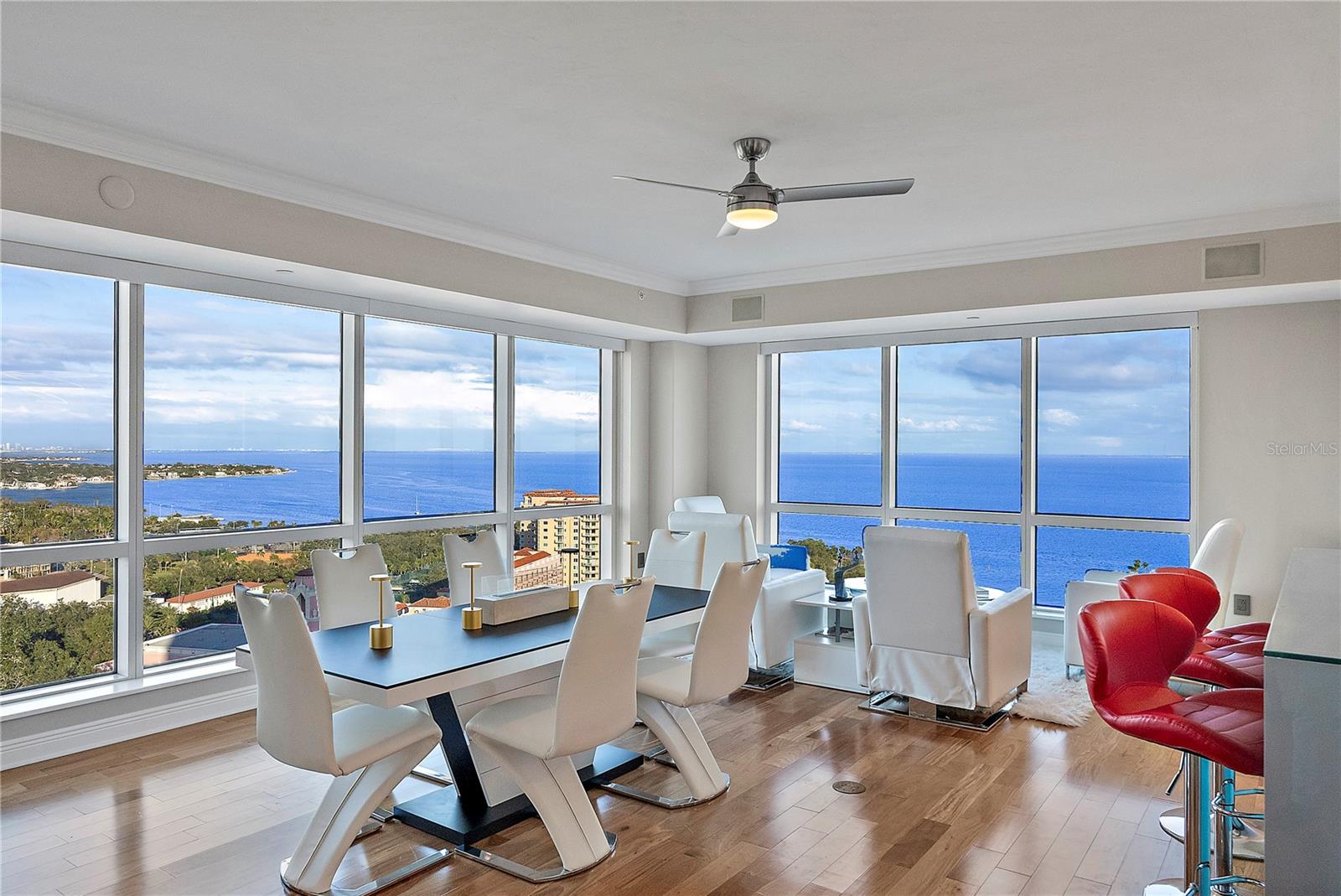 Image 8 of 79 For 400 Beach Drive Ne 2203