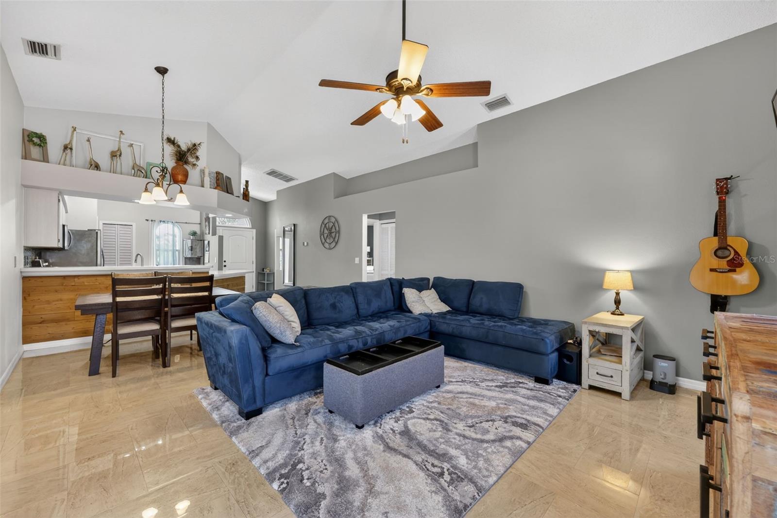 Listing photo id 8 for 850 Christina Circle