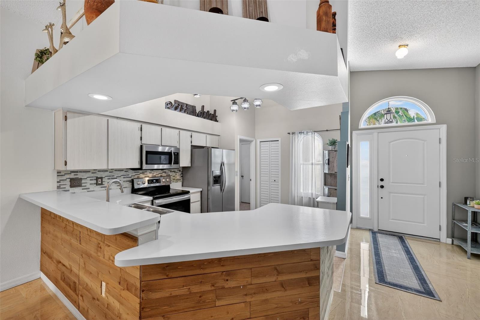 Listing photo id 16 for 850 Christina Circle