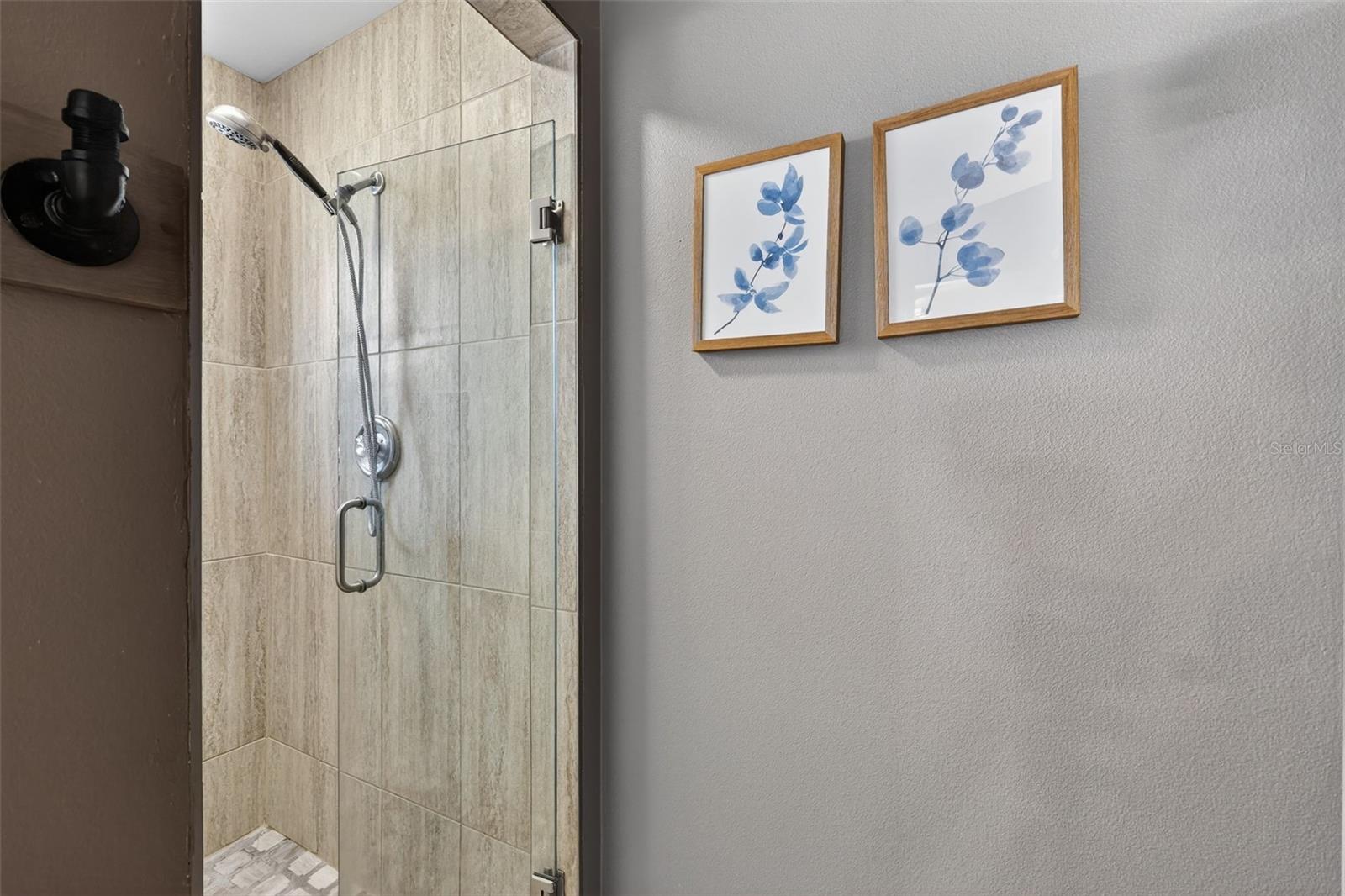 Listing photo id 22 for 850 Christina Circle