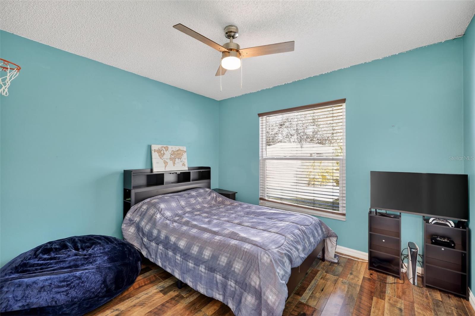 Listing photo id 27 for 850 Christina Circle