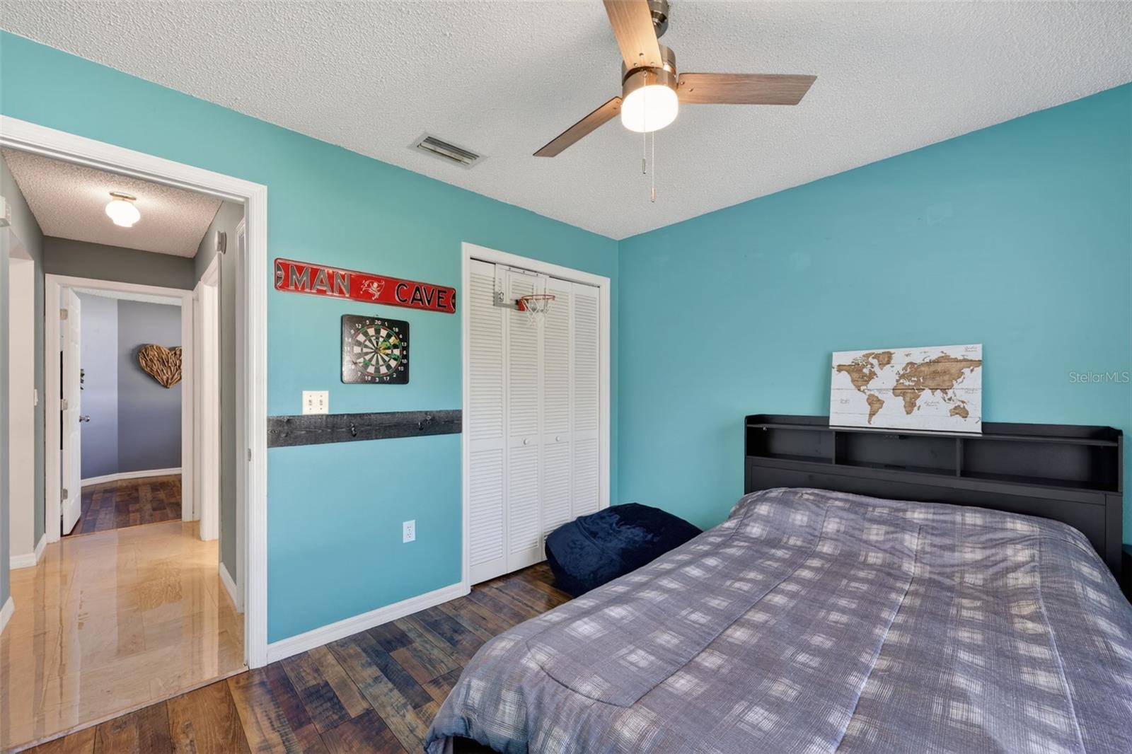 Listing photo id 28 for 850 Christina Circle