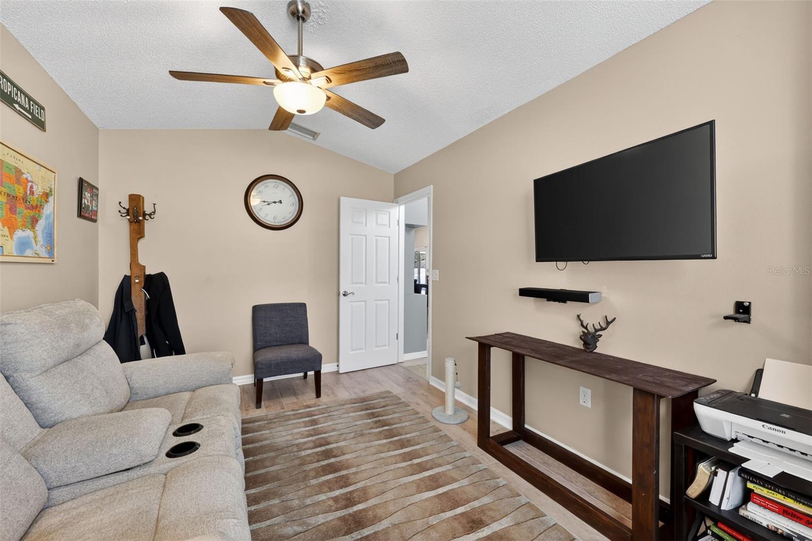 Listing photo id 30 for 850 Christina Circle