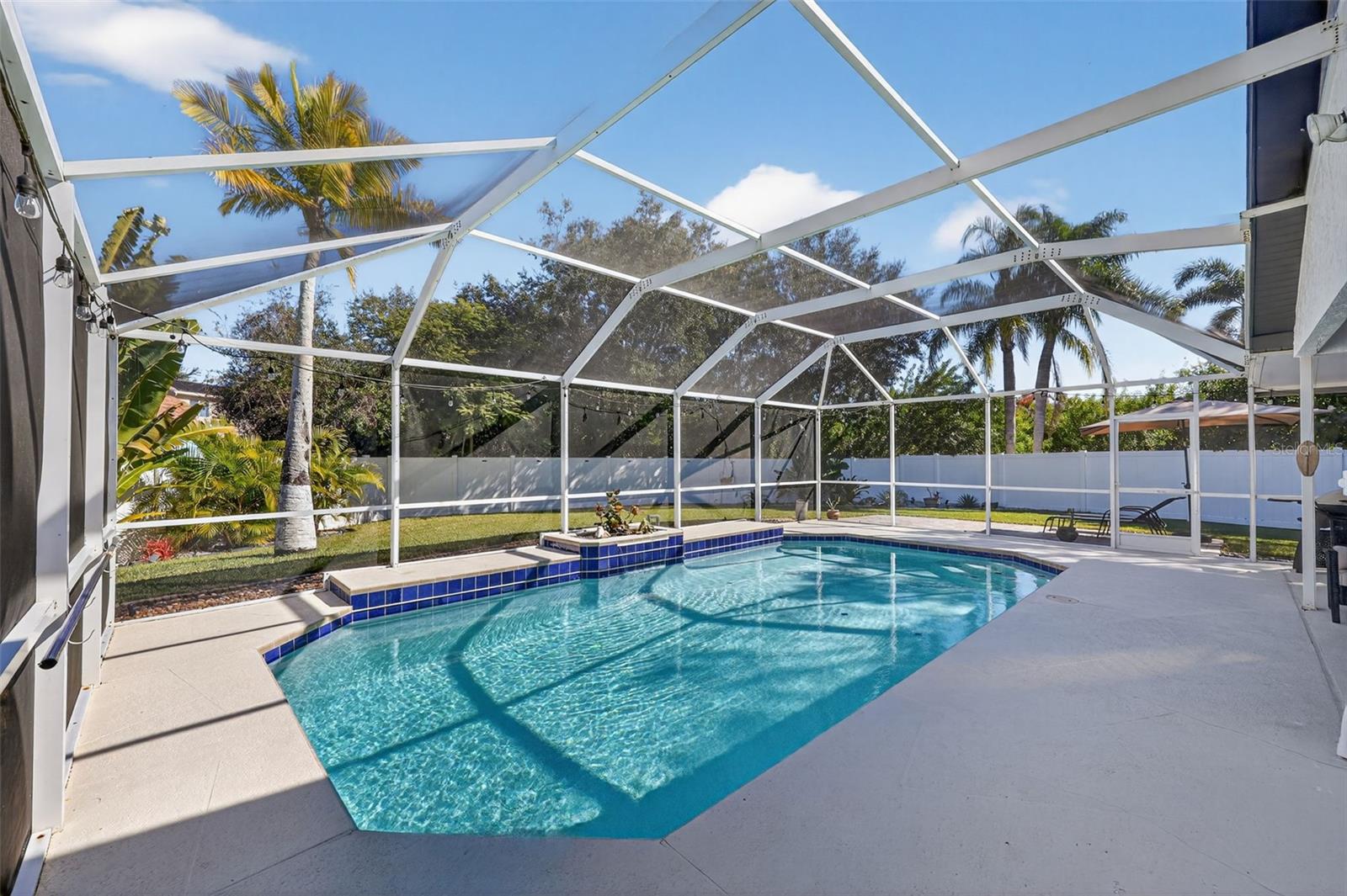 Listing photo id 38 for 850 Christina Circle