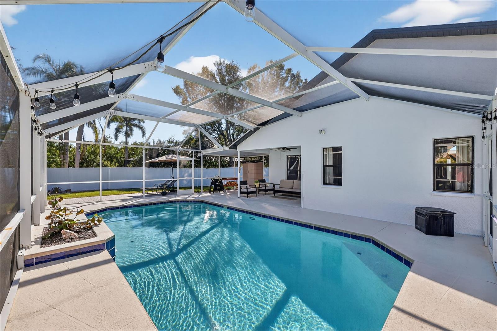 Listing photo id 39 for 850 Christina Circle