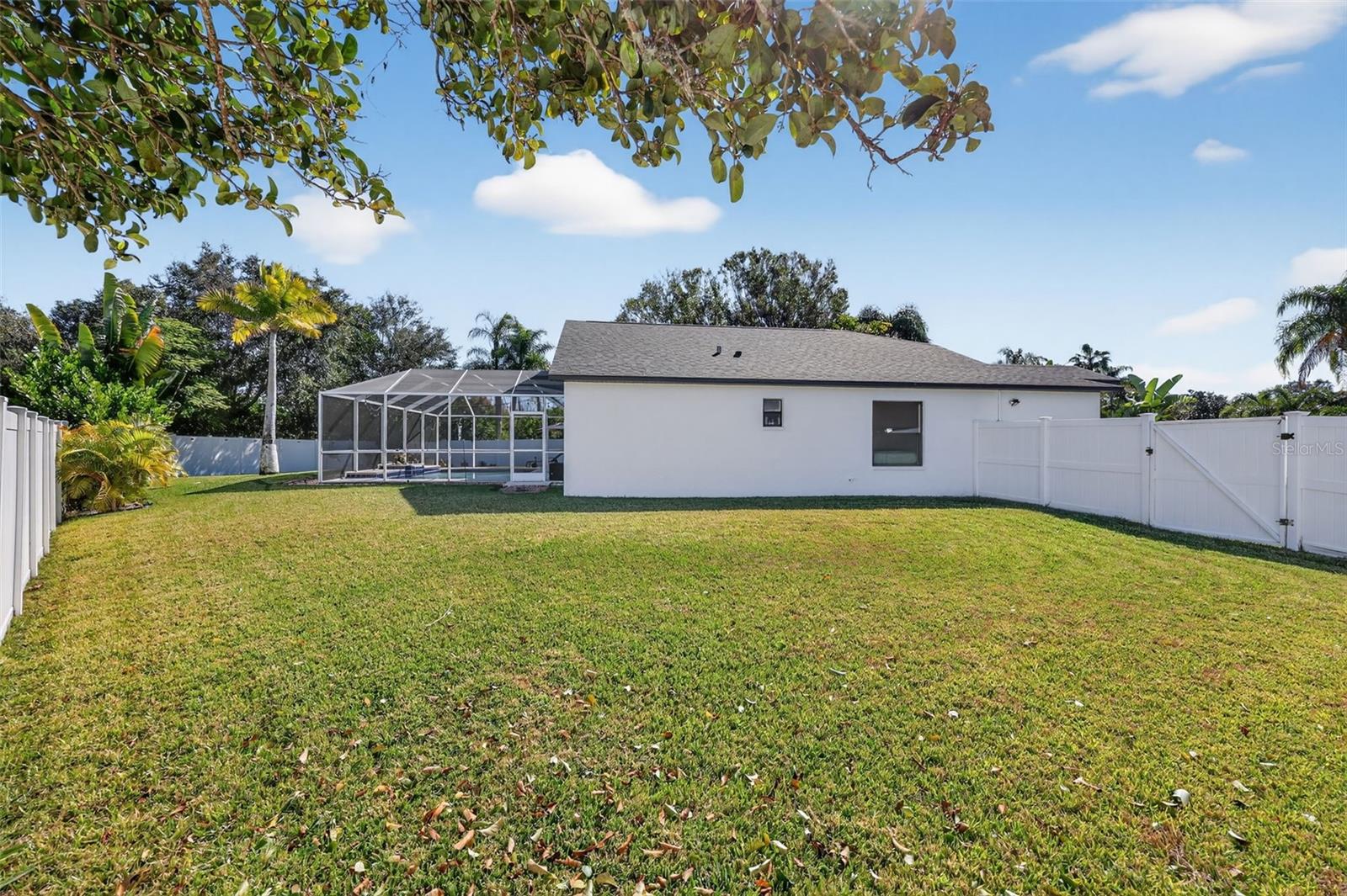 Listing photo id 41 for 850 Christina Circle