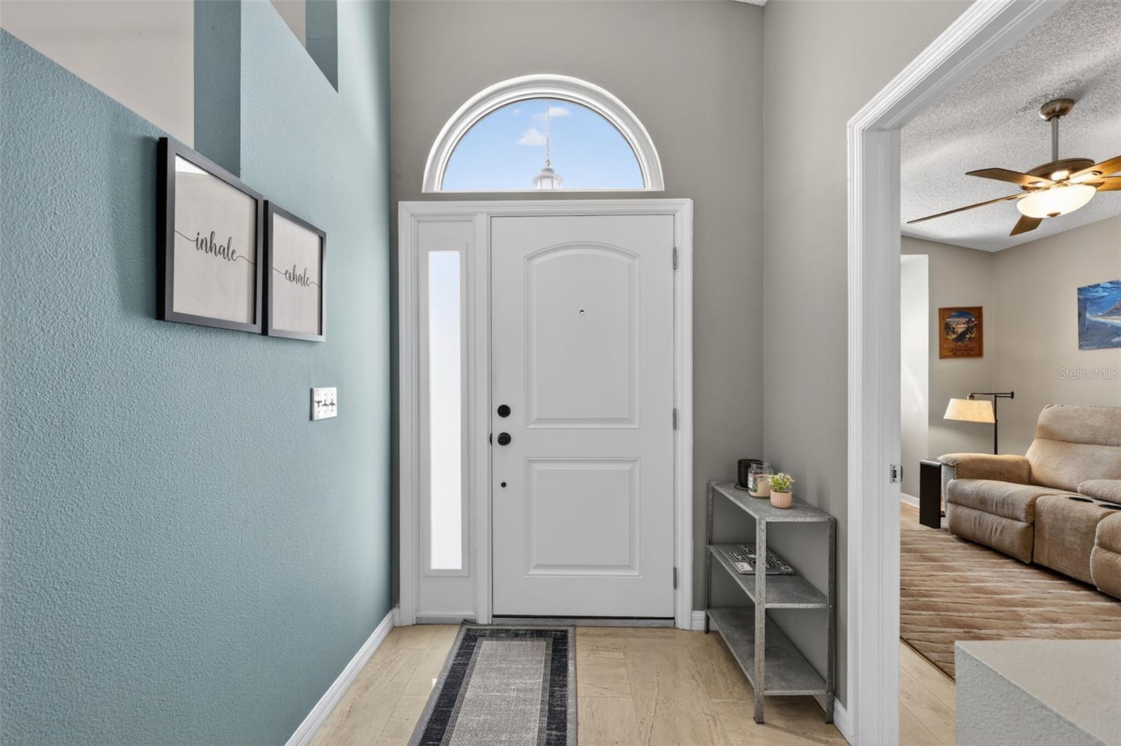 Listing photo id 5 for 850 Christina Circle