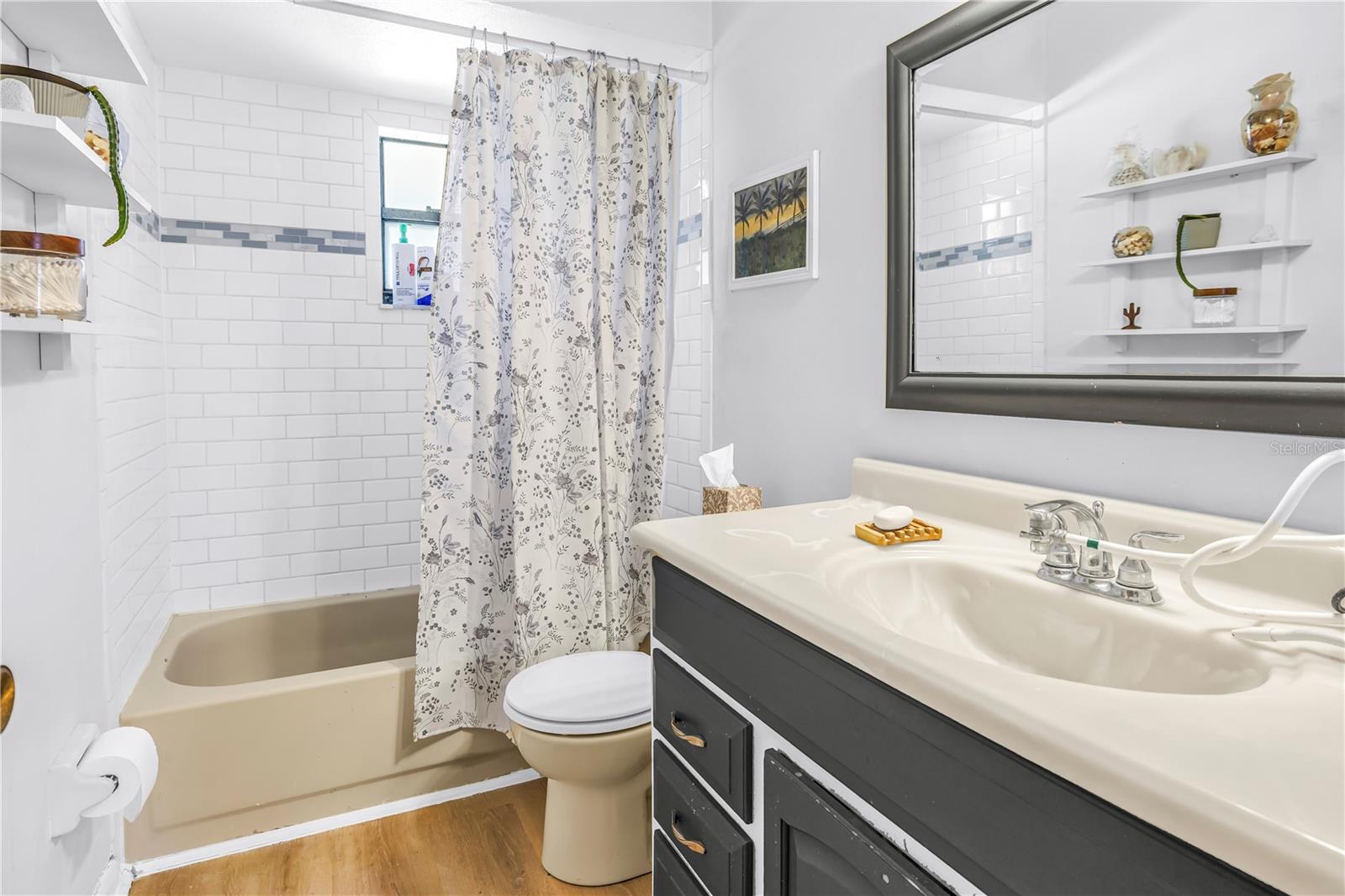 Image 18 of 25 For 824 Hall Street