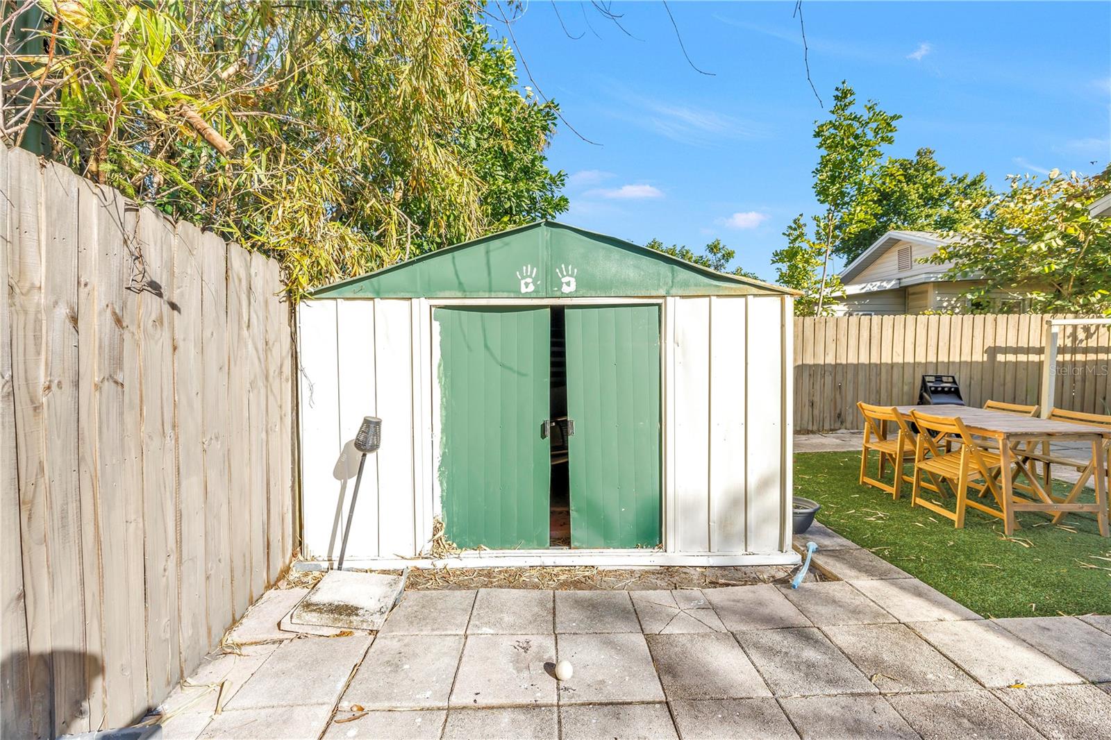 Image 22 of 25 For 824 Hall Street