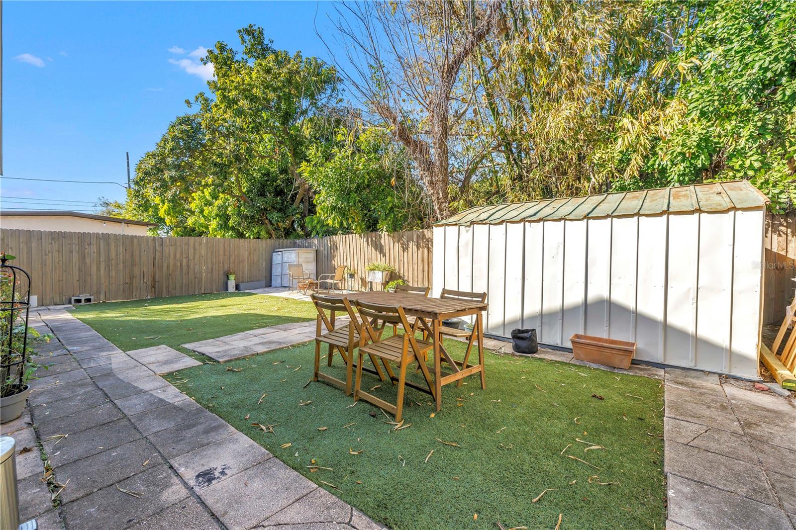 Image 24 of 25 For 824 Hall Street