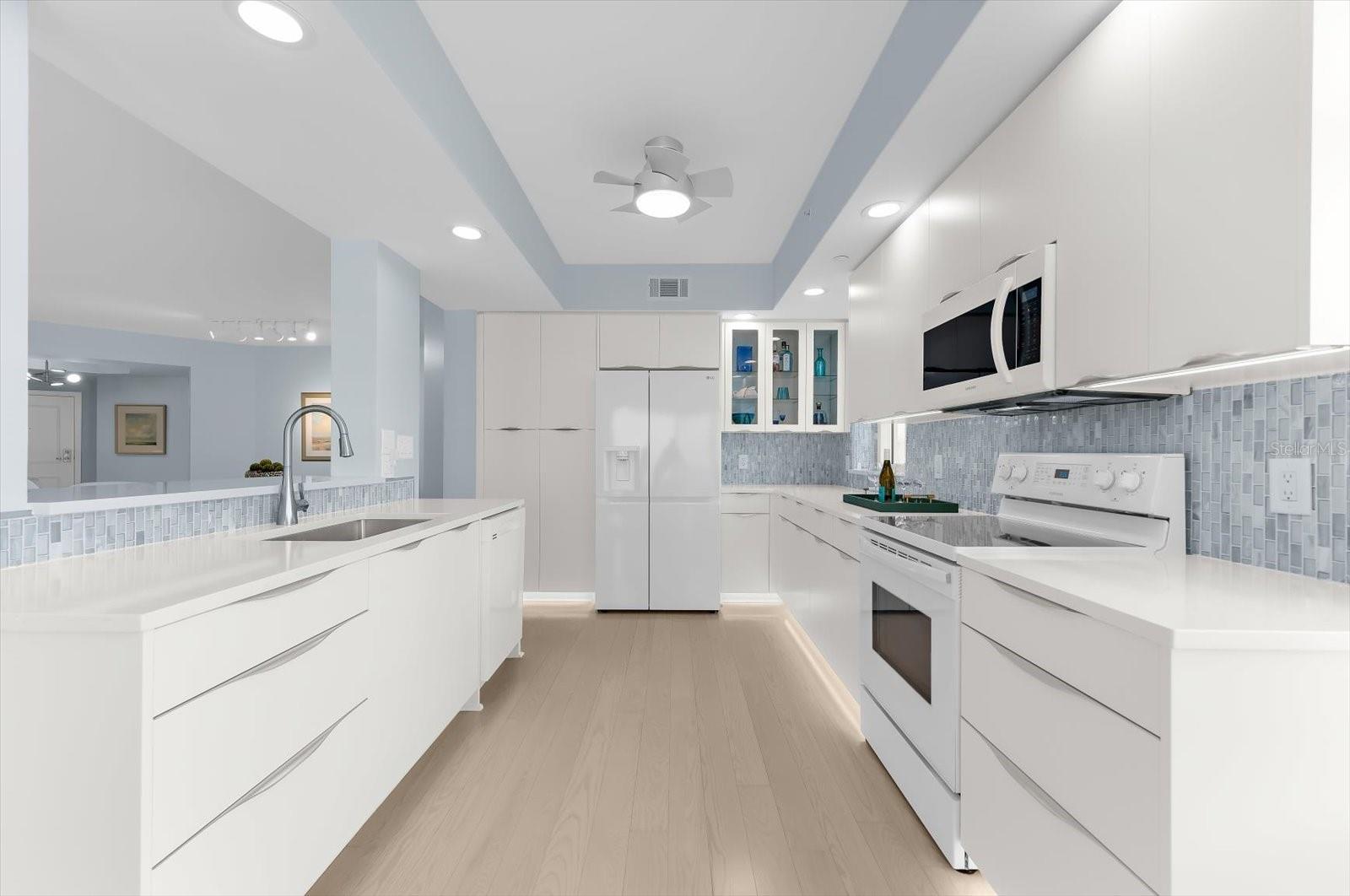 Image 22 of 66 For 10 Papaya Street 701