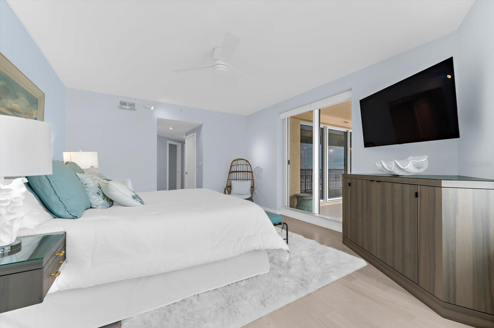 Image 25 of 66 For 10 Papaya Street 701