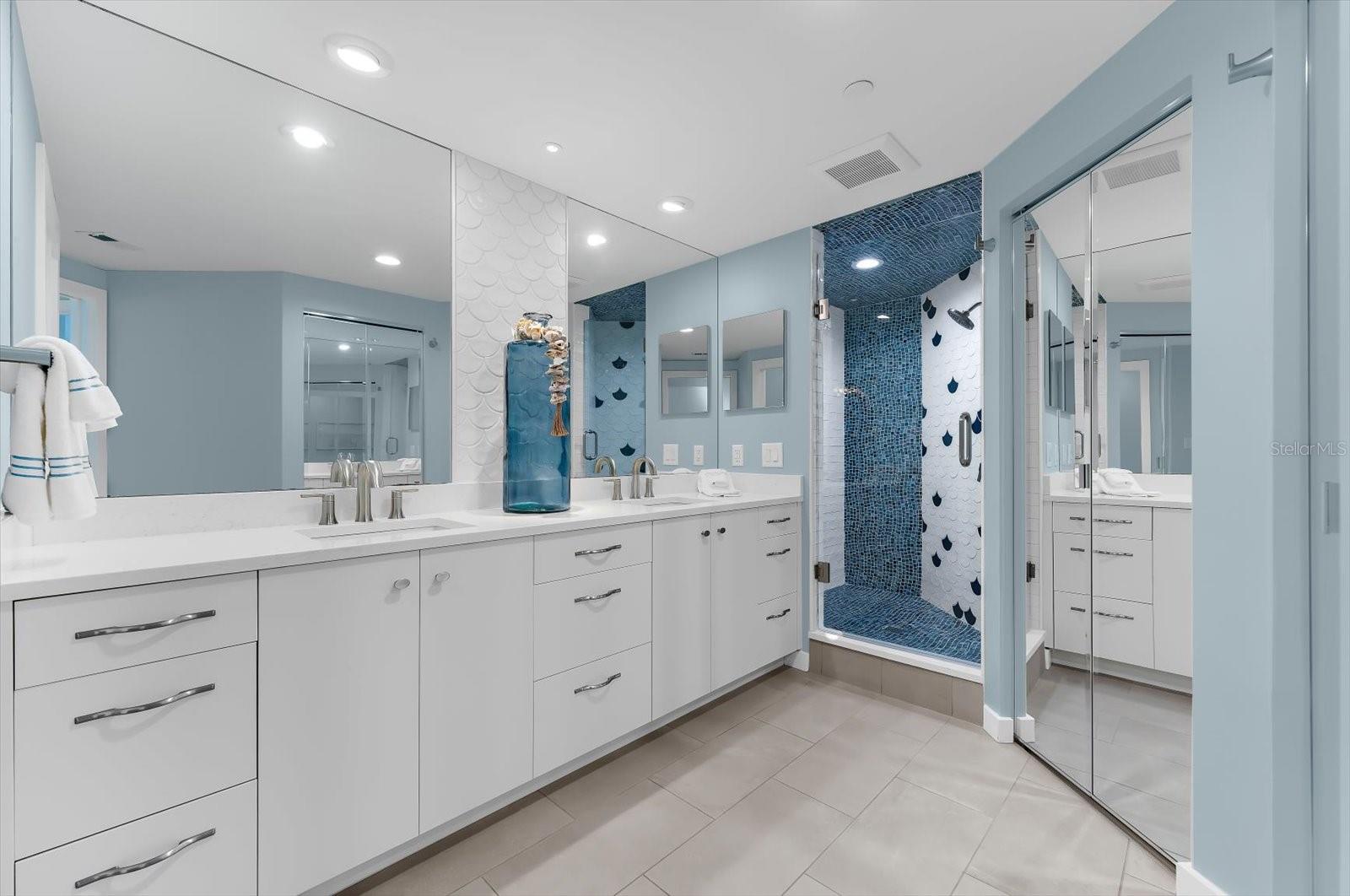 Image 31 of 66 For 10 Papaya Street 701