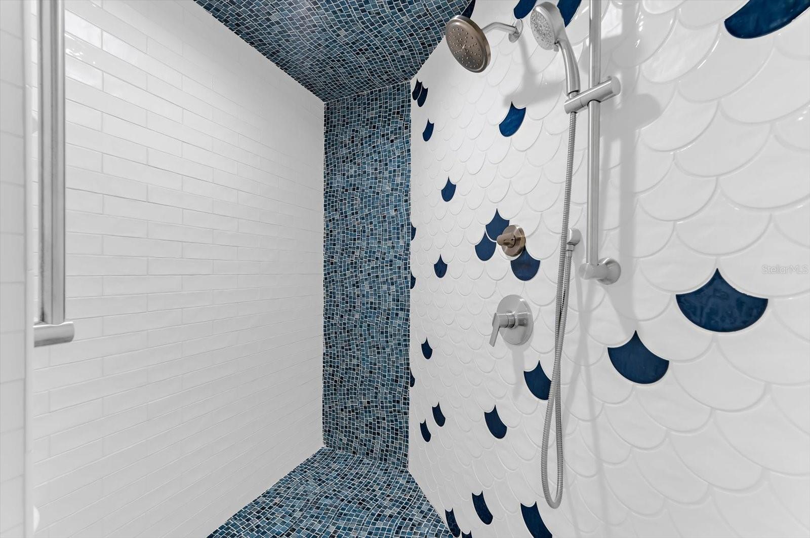 Image 33 of 66 For 10 Papaya Street 701