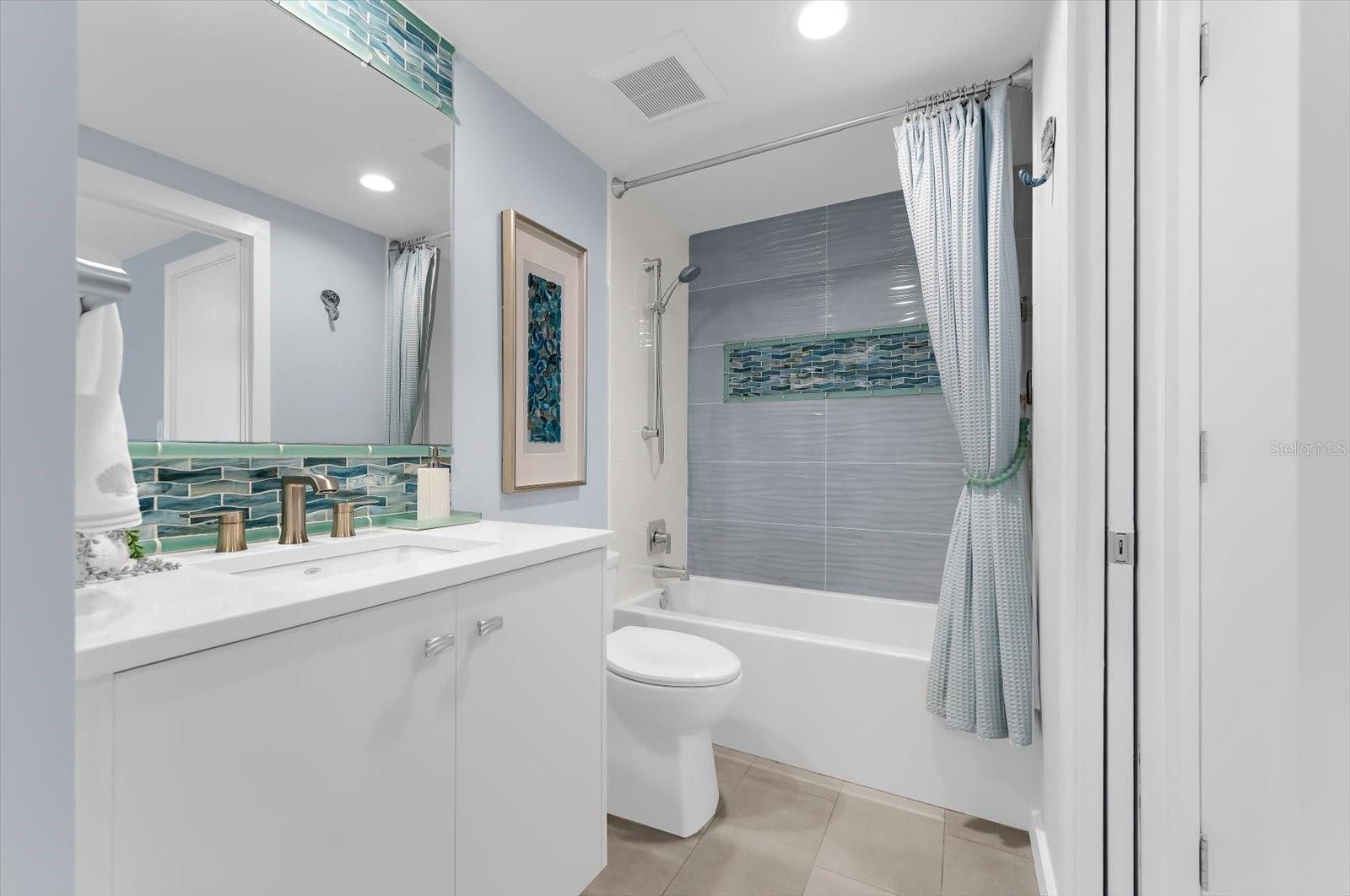 Image 37 of 66 For 10 Papaya Street 701