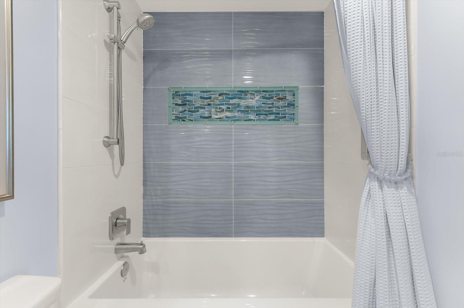 Image 38 of 66 For 10 Papaya Street 701