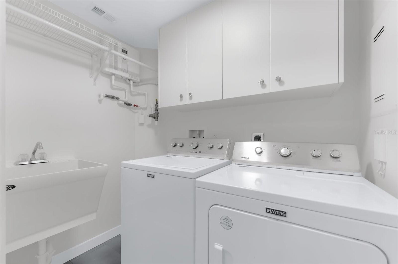 Image 42 of 66 For 10 Papaya Street 701