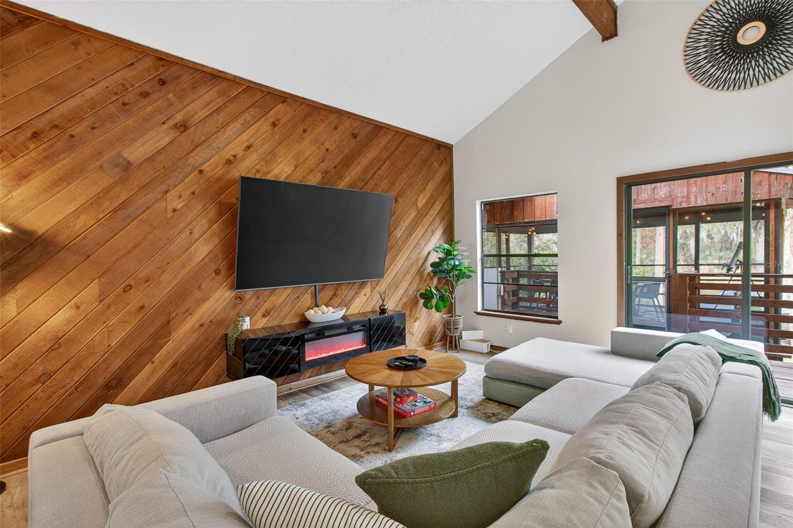 Image 22 of 71 For 4925 Hamilton Road