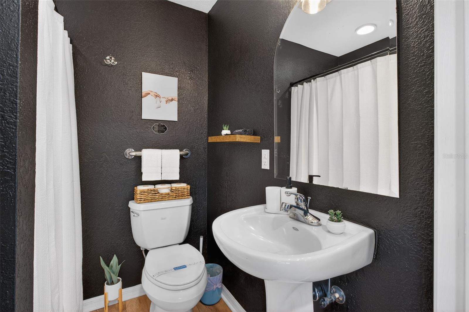 Image 36 of 71 For 4925 Hamilton Road