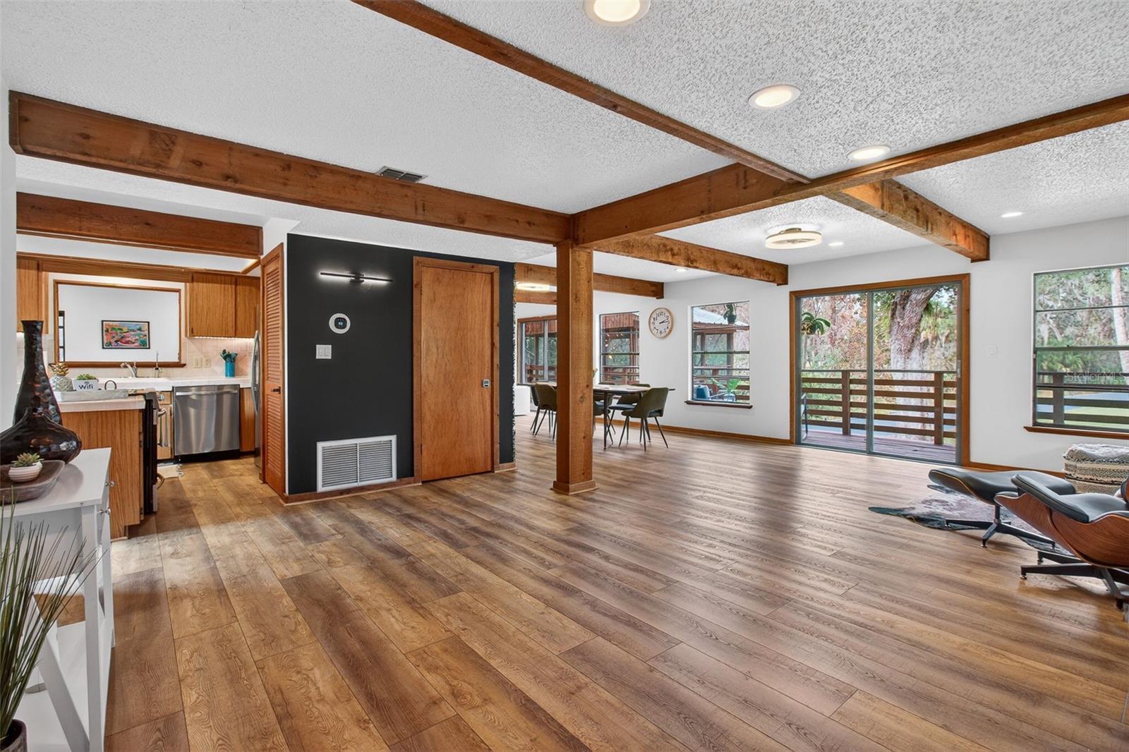 Image 8 of 71 For 4925 Hamilton Road