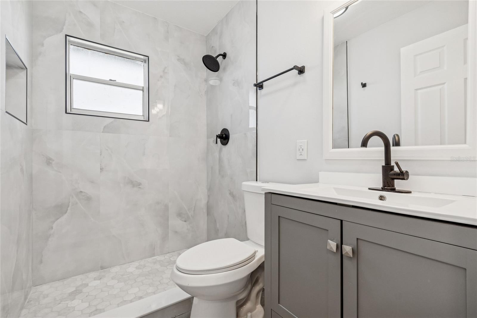 Image 17 of 69 For 204 22nd Street Court Ne