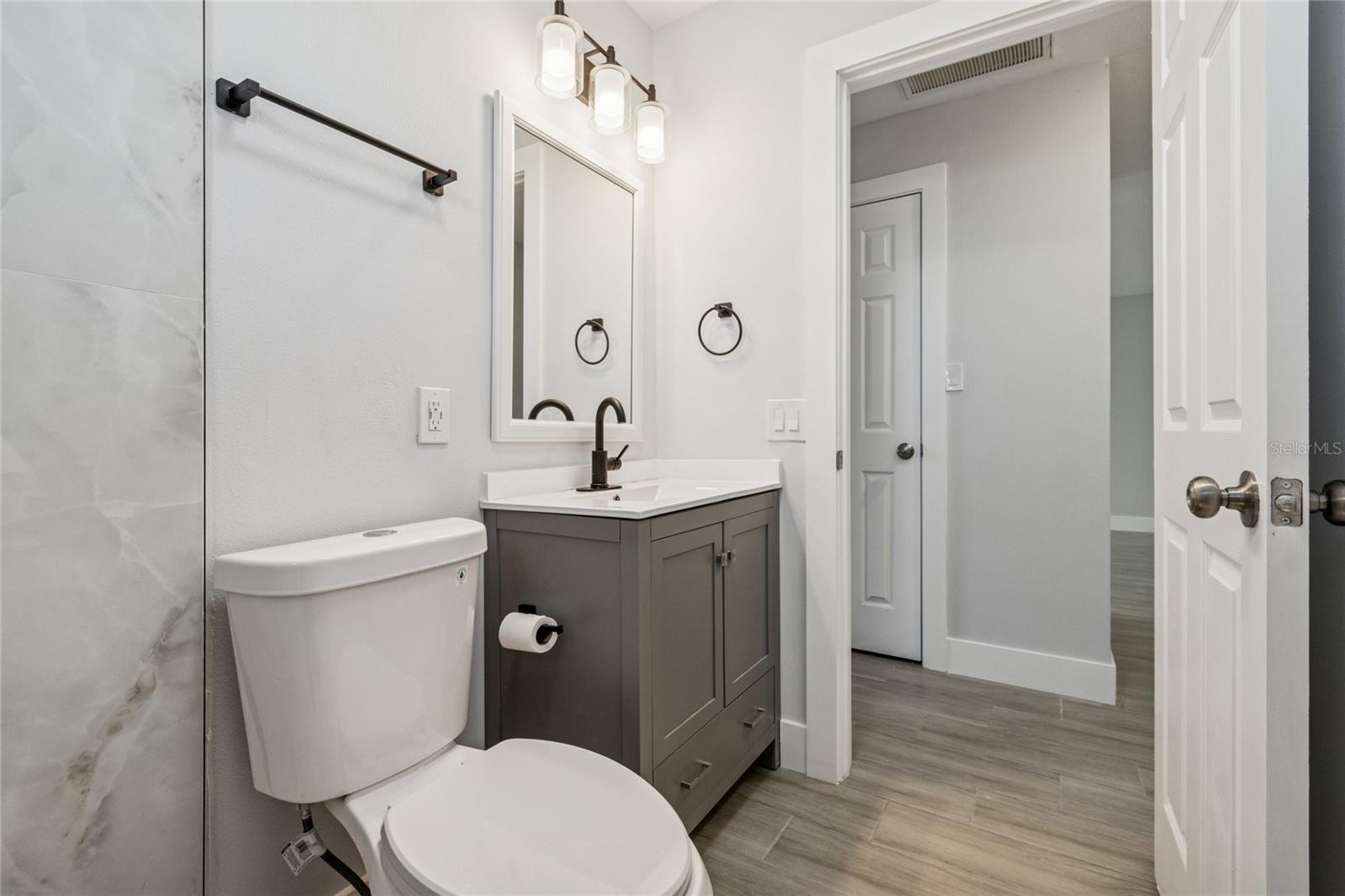 Image 18 of 69 For 204 22nd Street Court Ne