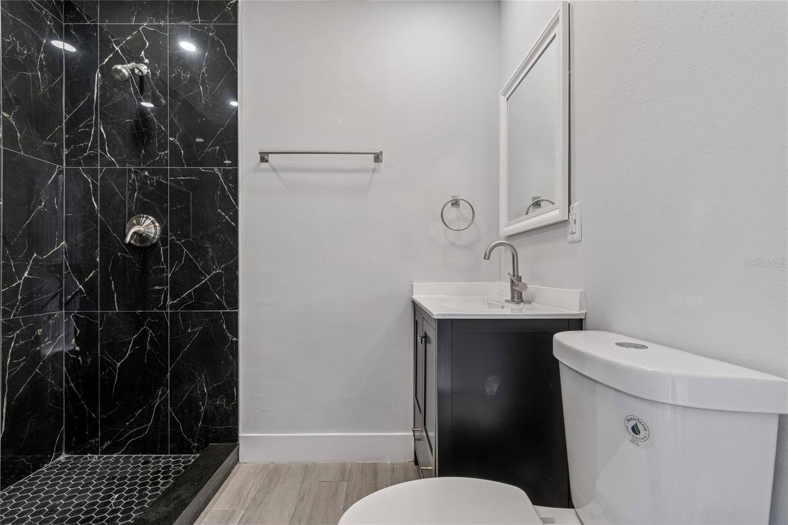 Image 21 of 69 For 204 22nd Street Court Ne