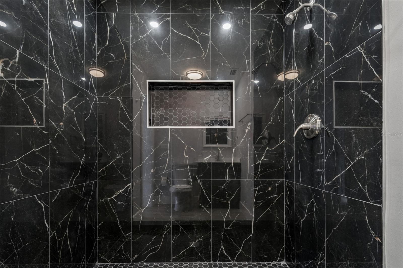 Image 22 of 69 For 204 22nd Street Court Ne