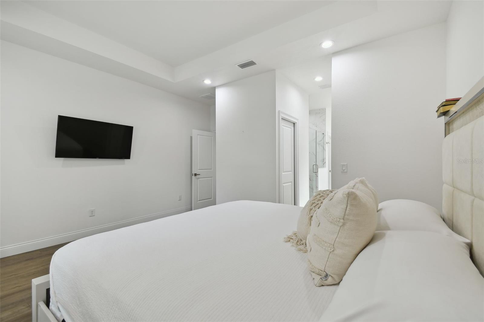 Image 22 of 43 For 524 Grosse Avenue