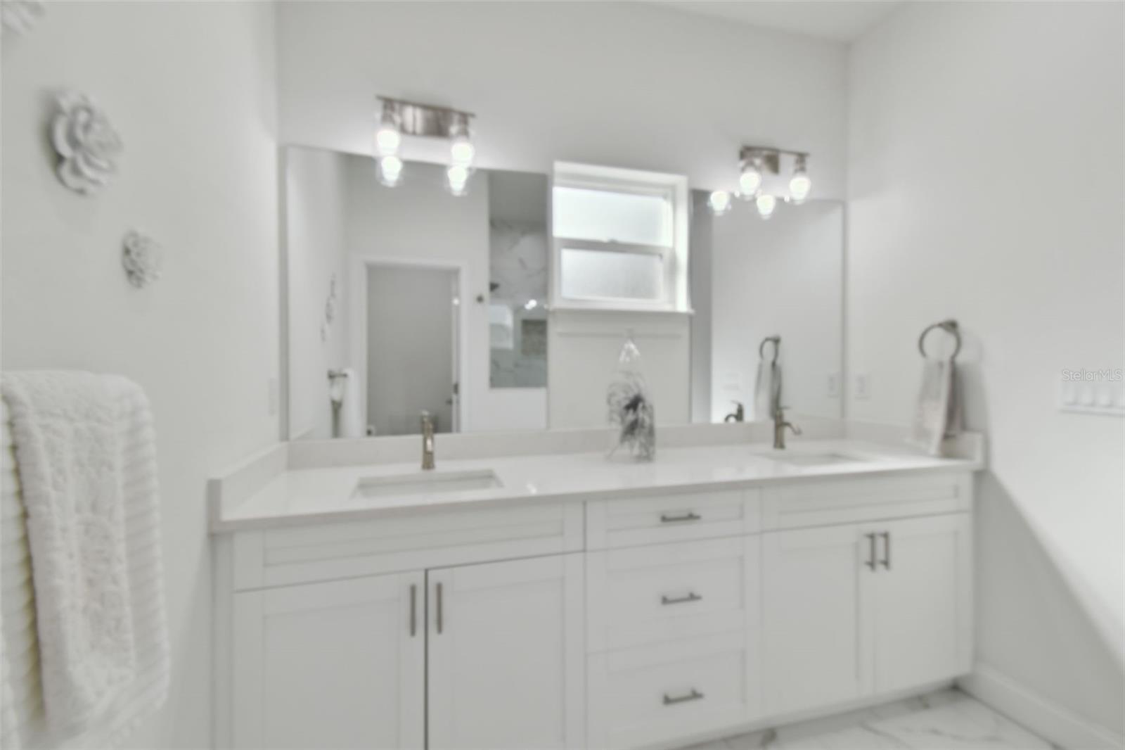 Image 27 of 43 For 524 Grosse Avenue