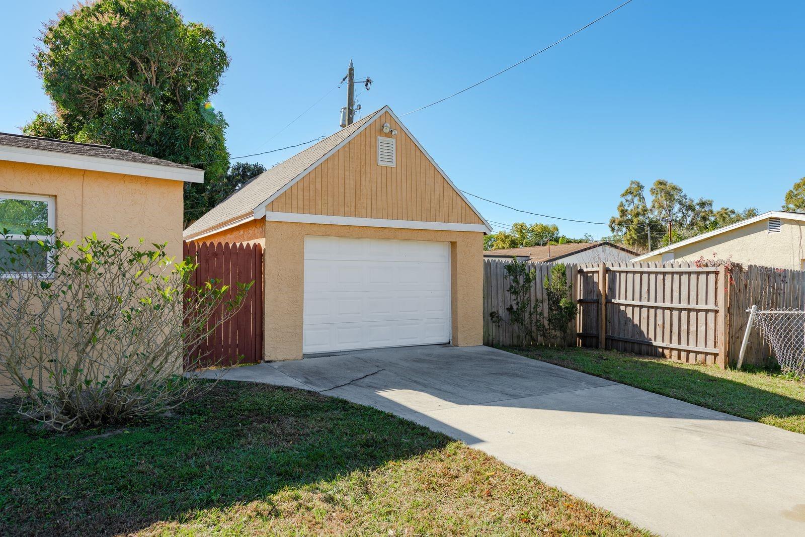 Image 26 of 30 For 13698 120th Street