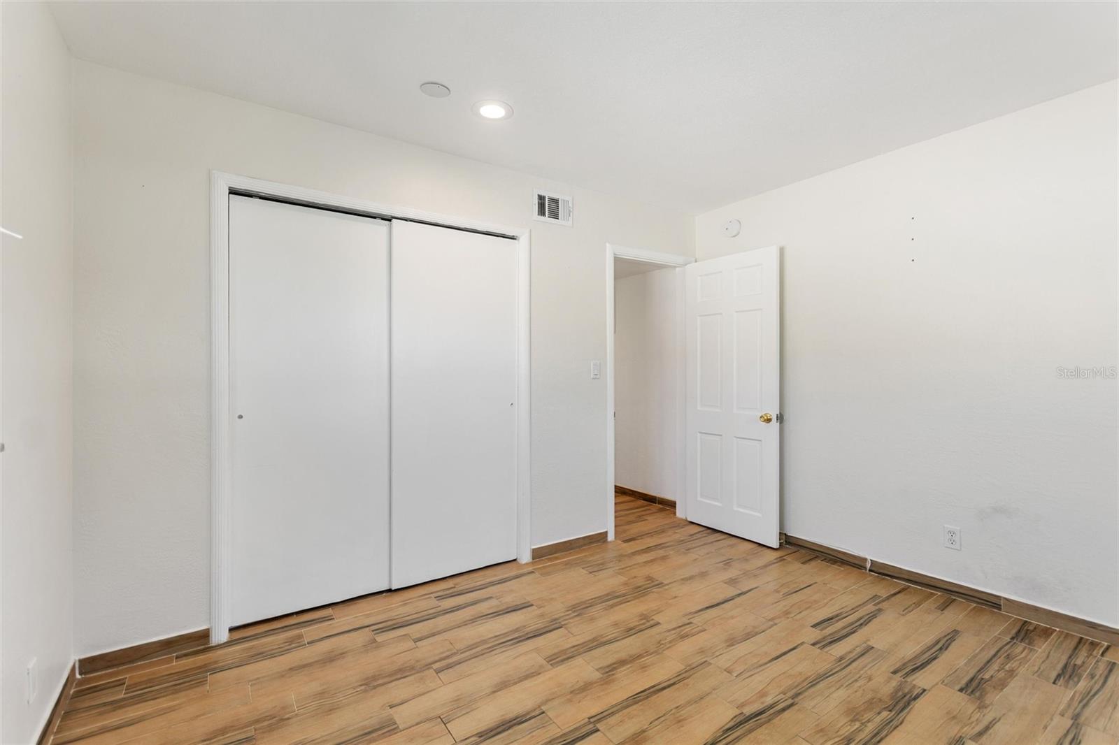 Image 18 of 37 For 4250 37th Street S 5