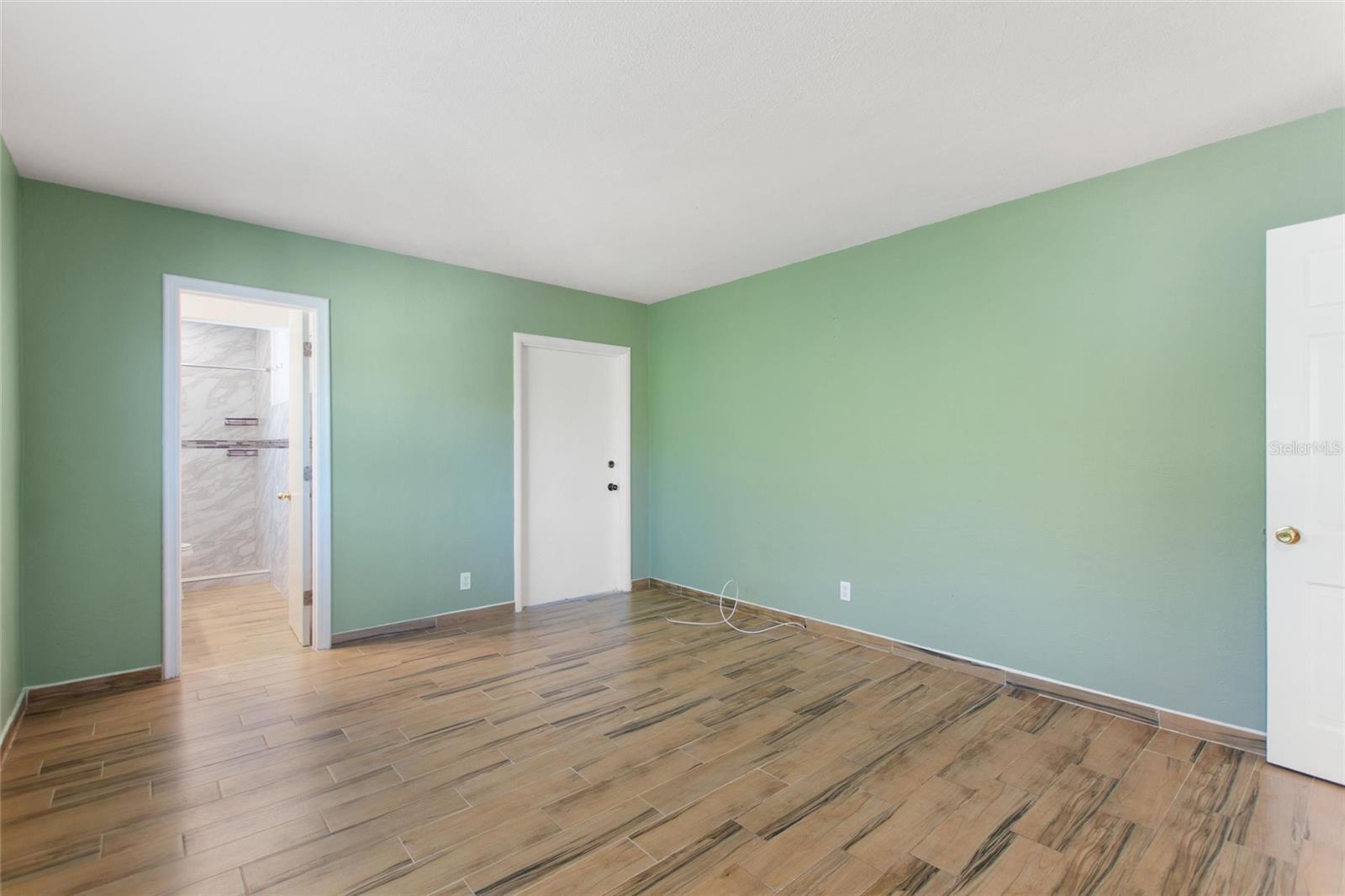 Image 21 of 37 For 4250 37th Street S 5