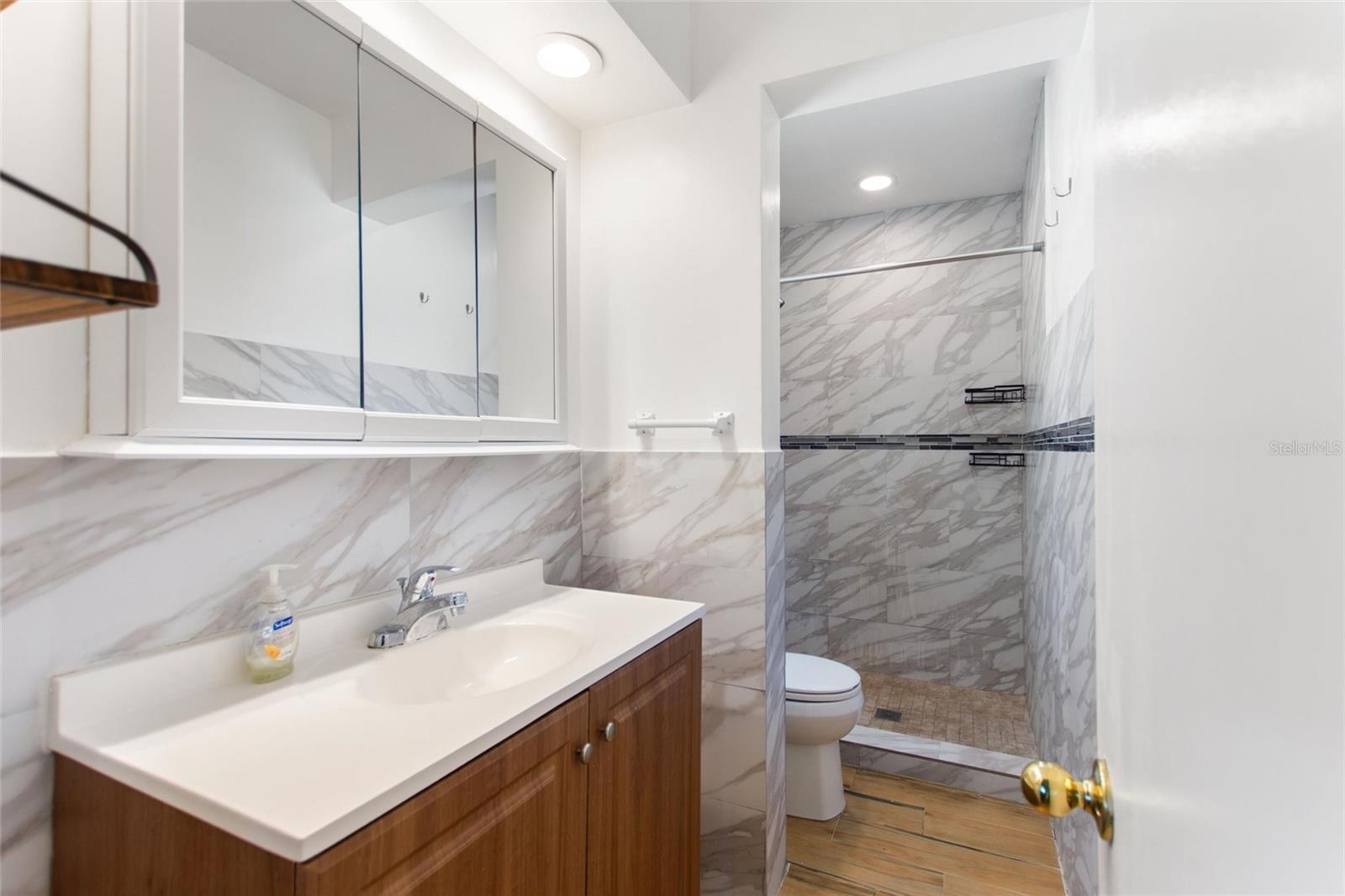 Image 23 of 37 For 4250 37th Street S 5