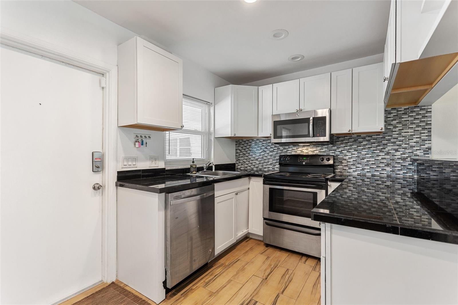 Image 7 of 37 For 4250 37th Street S 5