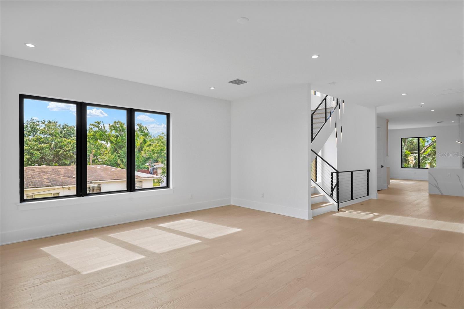 Image 27 of 74 For 501 Ross Avenue 1