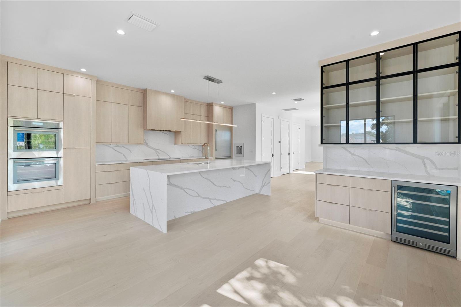 Image 41 of 74 For 501 Ross Avenue 1