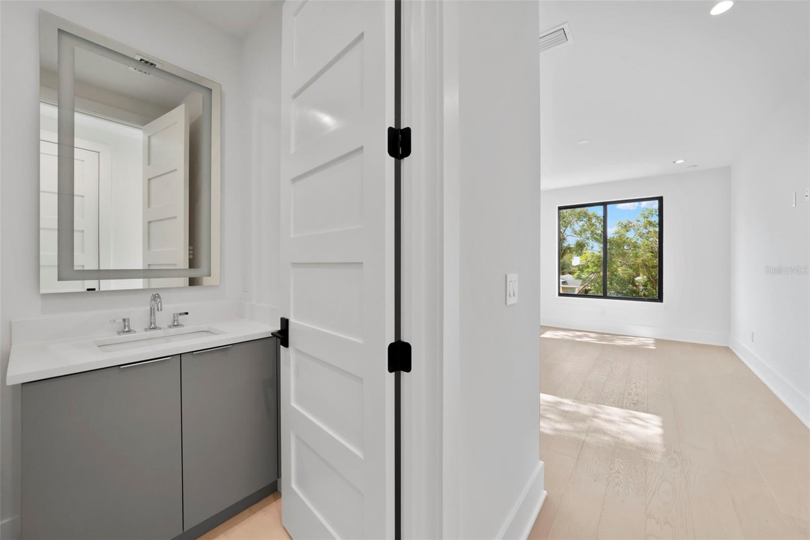 Image 60 of 74 For 501 Ross Avenue 1