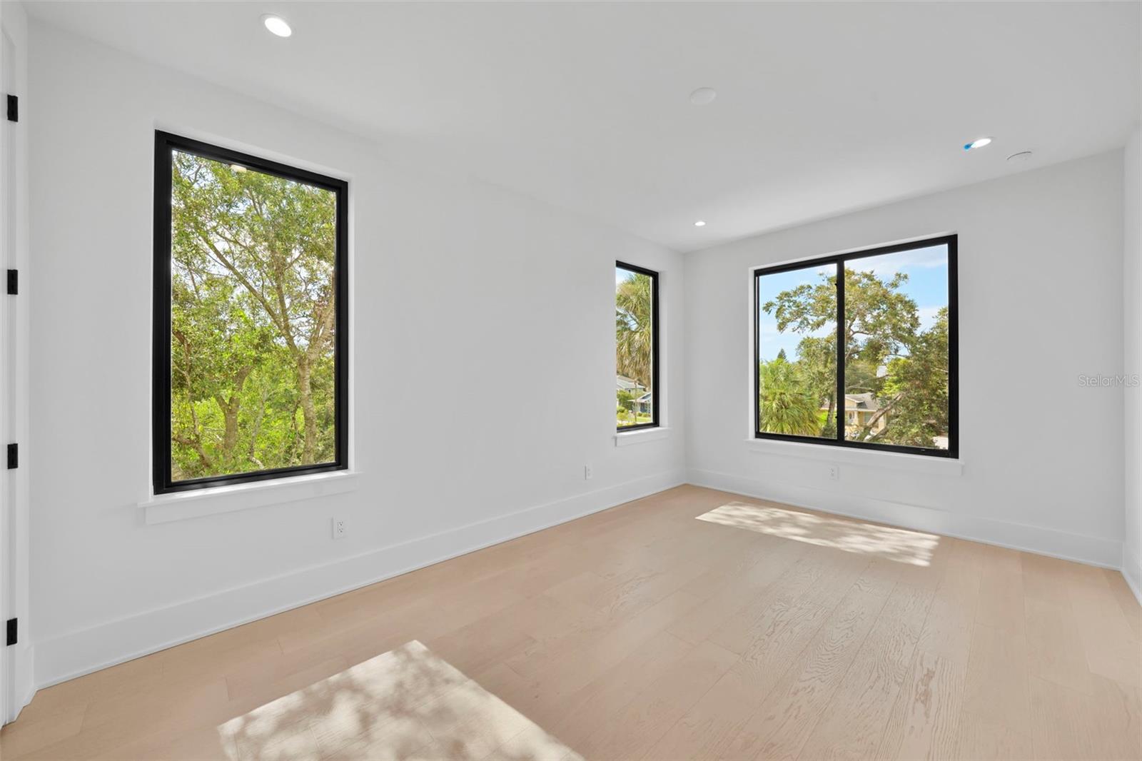 Image 61 of 74 For 501 Ross Avenue 1