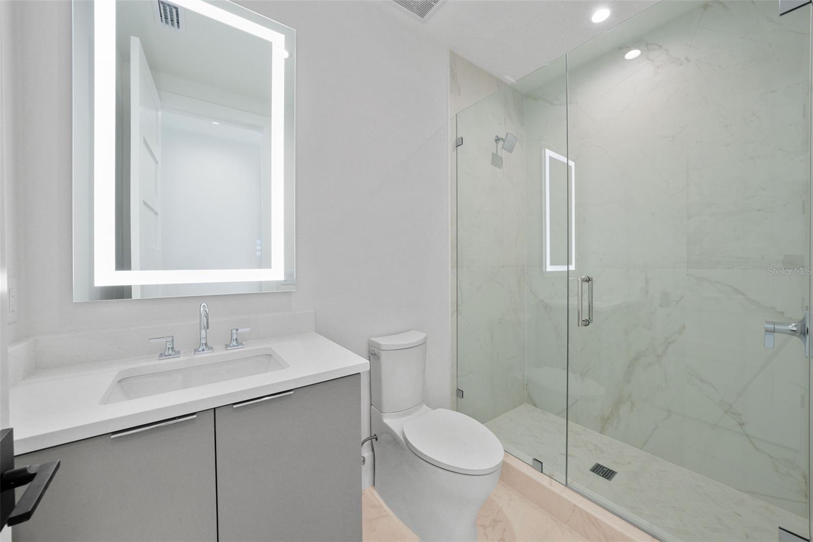 Image 68 of 74 For 501 Ross Avenue 1