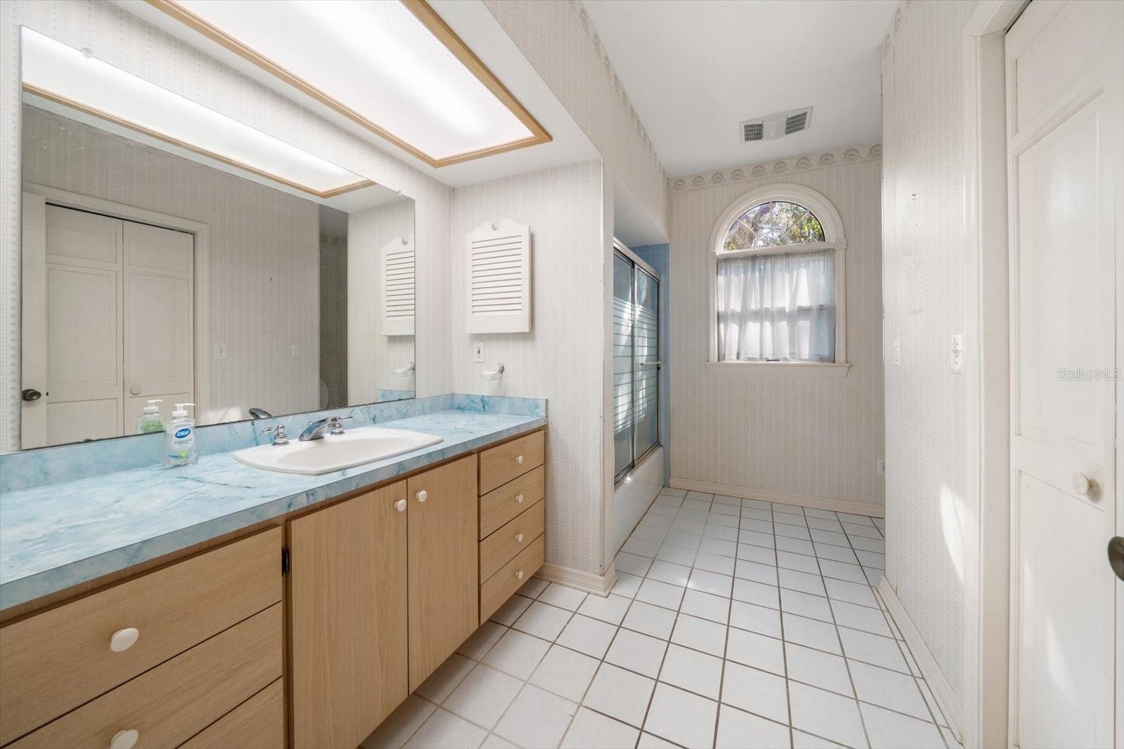 Image 21 of 39 For 1524 Maple Street