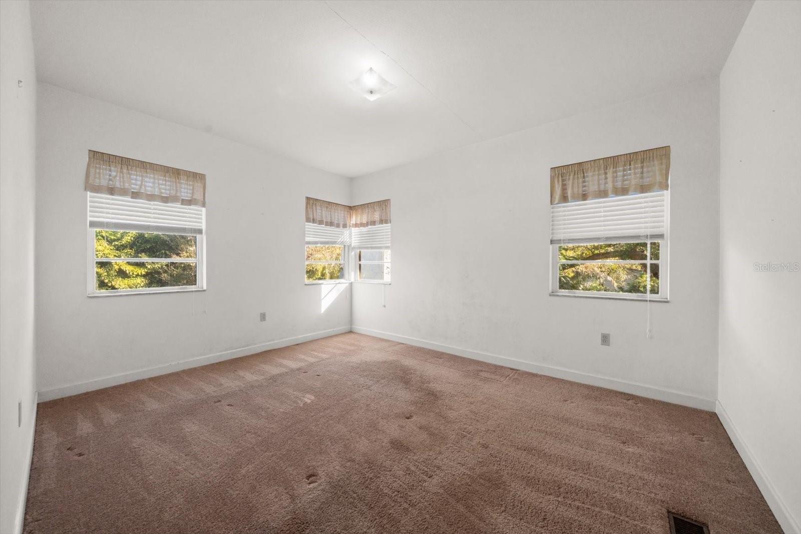 Image 23 of 39 For 1524 Maple Street