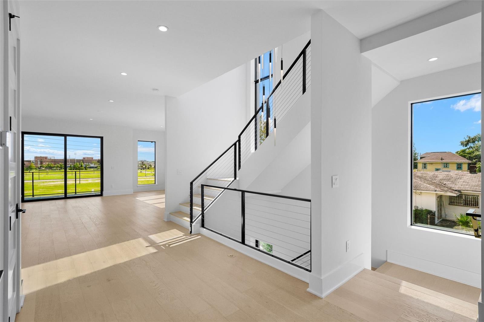 Image 22 of 97 For 501 Ross Avenue 1