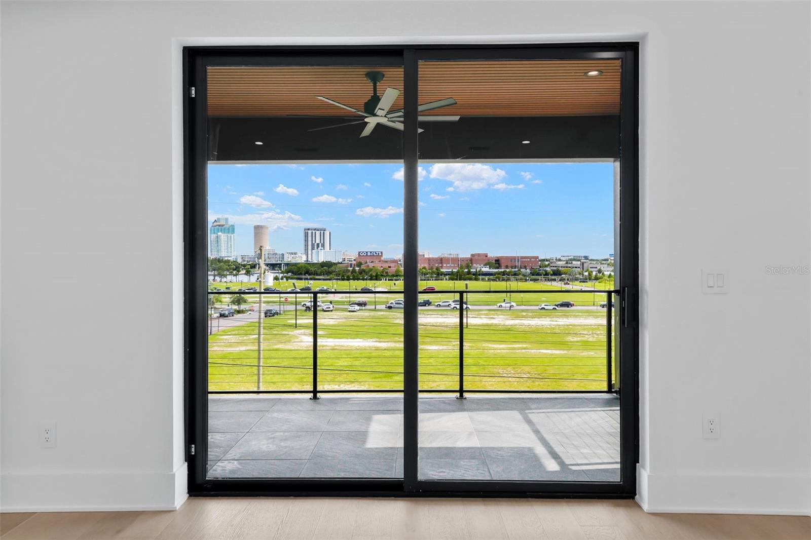 Image 26 of 97 For 501 Ross Avenue 1