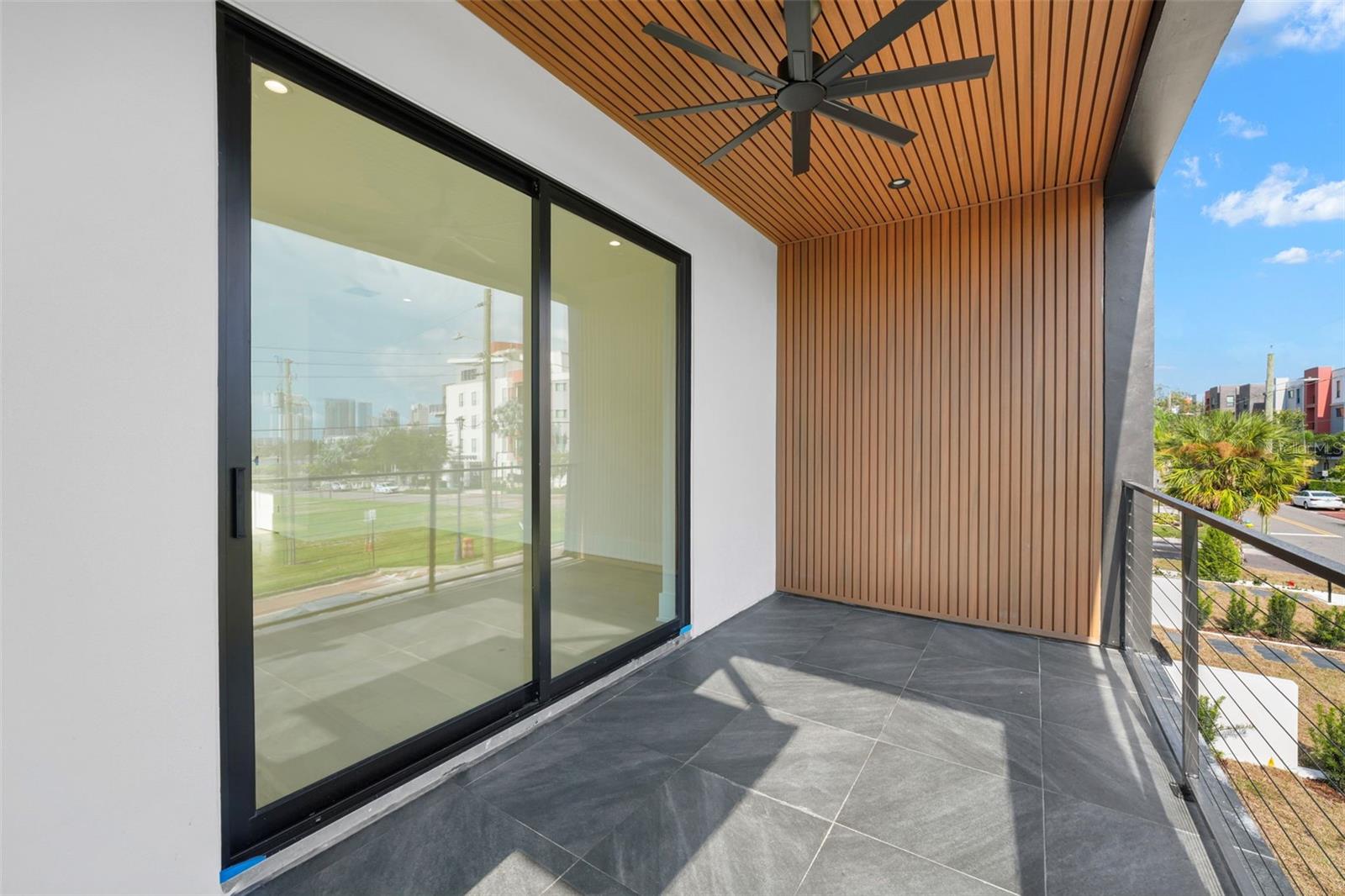 Image 27 of 97 For 501 Ross Avenue 1