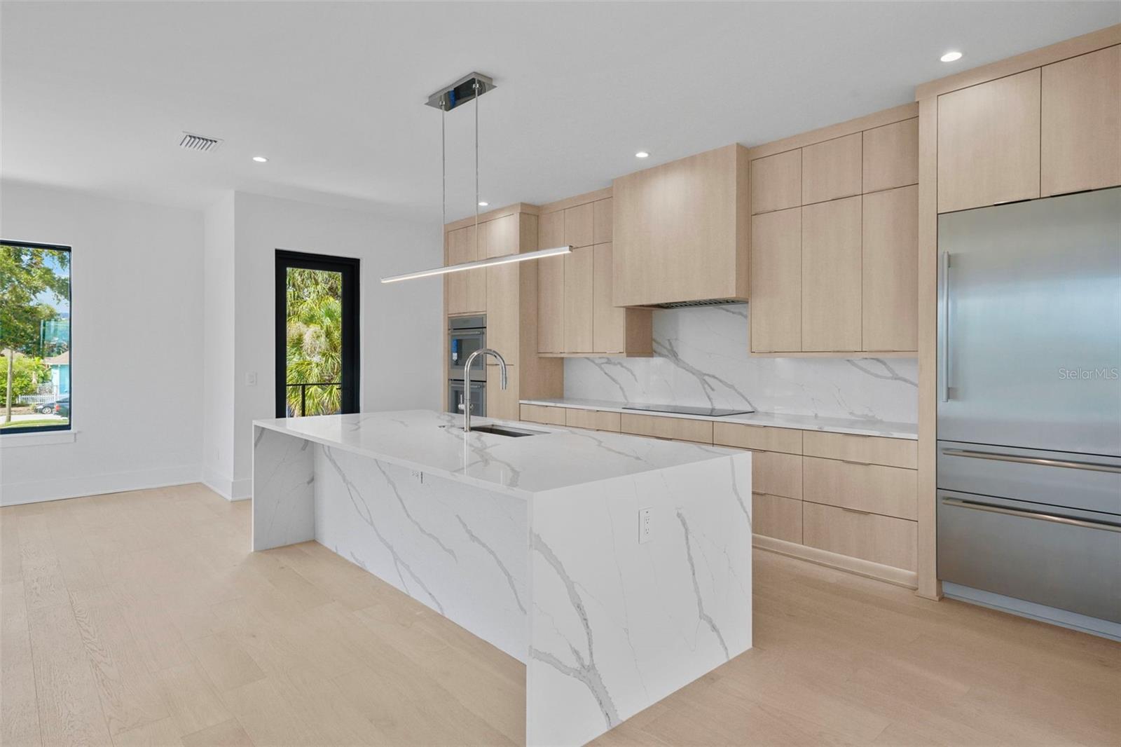 Image 34 of 97 For 501 Ross Avenue 1